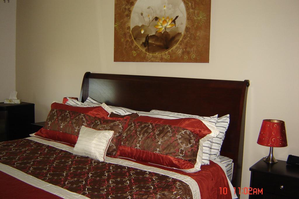 Midway Motel Radisson Pokoj fotografie